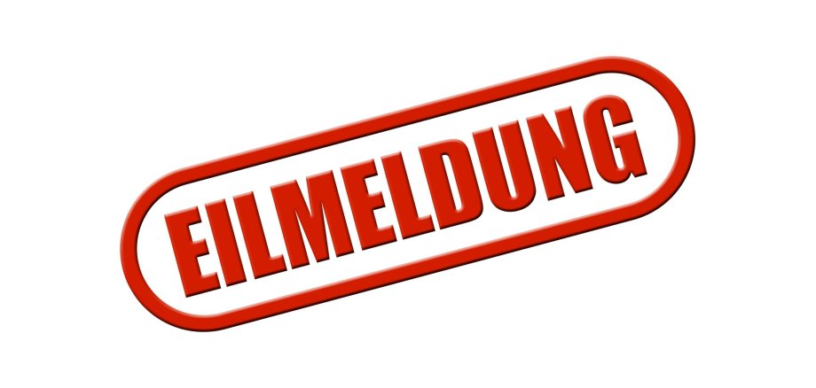 Schild mit der Aufschrift "Eilmeldung", um eine eilige Nachricht anzuzeigen.