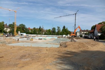 Baufeld Baustelle mit großen Löchern im Boden.