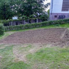 In der Leuschneranlage (Ecke Leuschnerstraße/Baustraße) wurde der Boden vorbereitet, um diesen in eine Blumenwiese umzuwandeln.