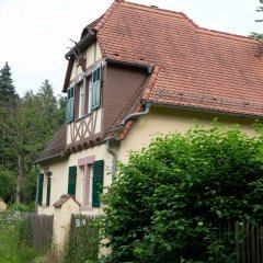 13. Das Forsthaus zur „Eisernen Hand“. Heute privates Anwesen diente es früher als Forst- und Wirtshaus.