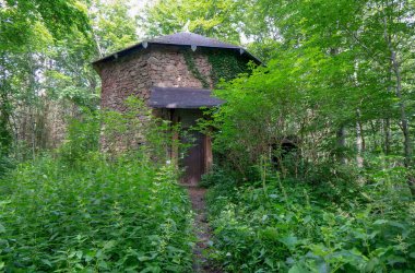 3. Der großherzogliche Jagdpavillon an der Ludwigseiche.