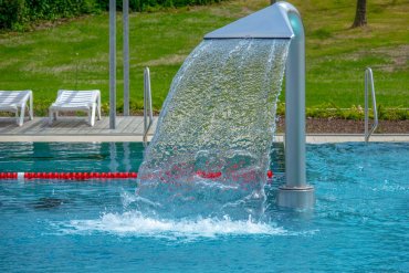 Wasserspiel im Freibad Wasserfontäne im Freibad