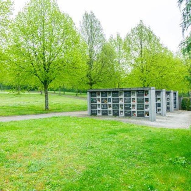 Urnenwand - Friedhof Ober-Ramstadt Urnenwand - Friedhof Ober-Ramstadt