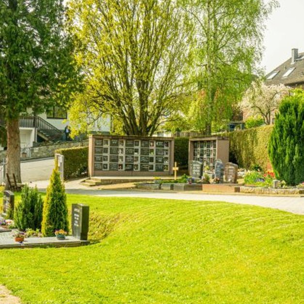 Urnenwand - Friedhof Ober-Modau Urnenwand - Friedhof Ober-Modau